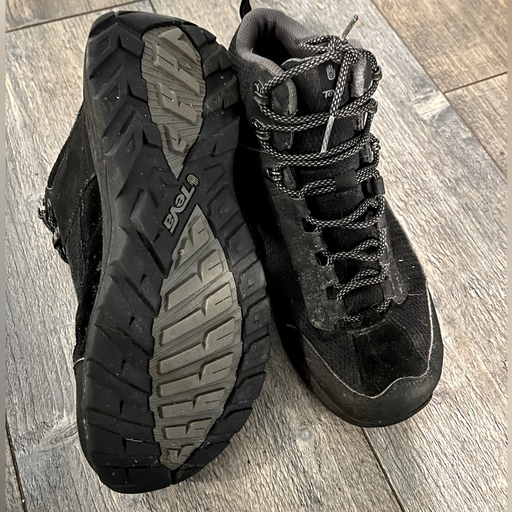 Teva Mens Hiking Boots Gannett